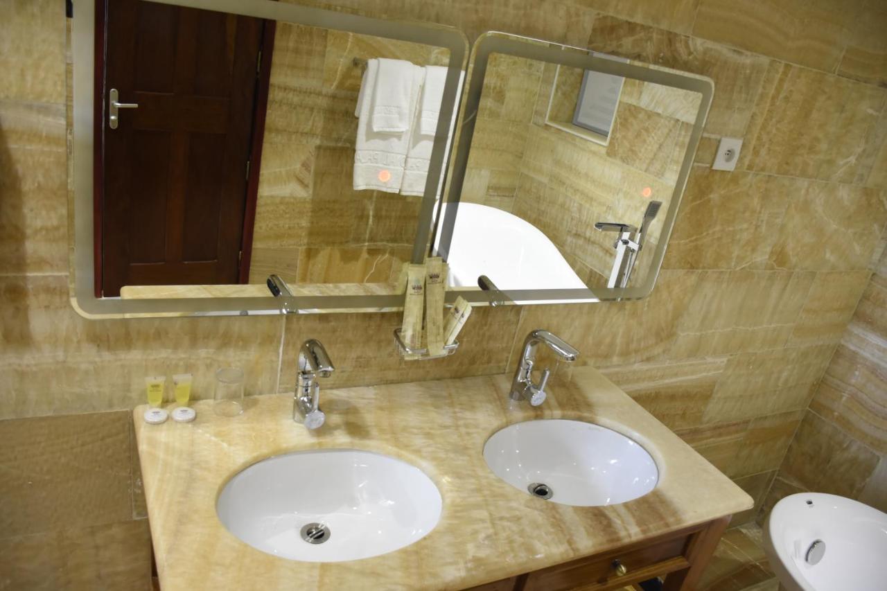 Hotel Royal Palace Douala Luaran gambar