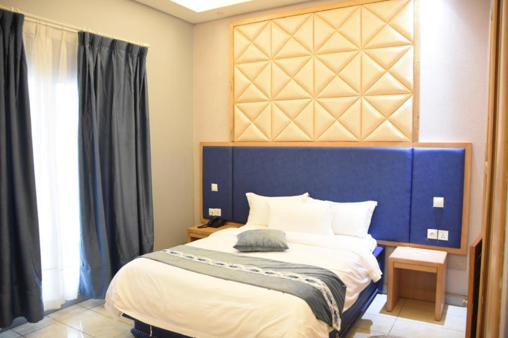 Hotel Royal Palace Douala Luaran gambar