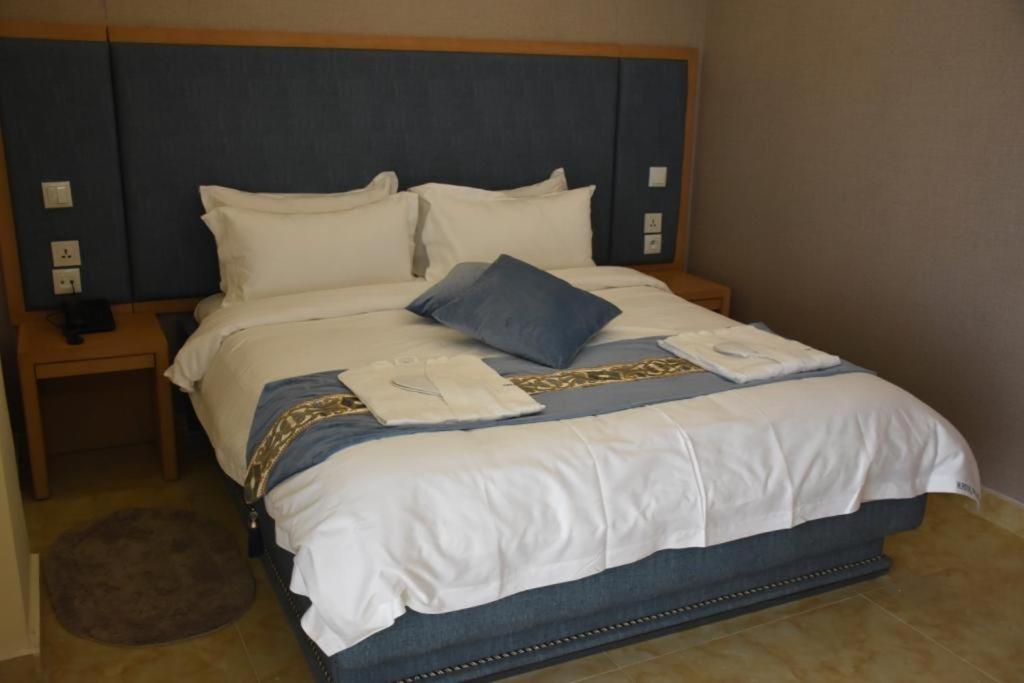 Hotel Royal Palace Douala Luaran gambar